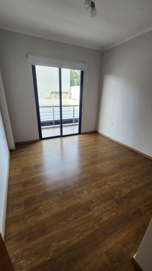 SE VENDE SEMI PISO EN ZONA PARQUE