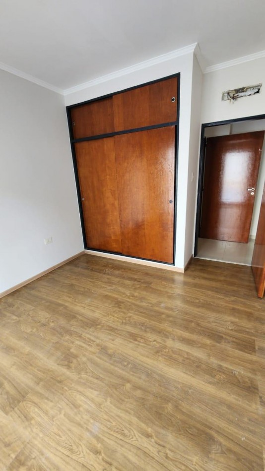 SE VENDE SEMI PISO EN ZONA PARQUE