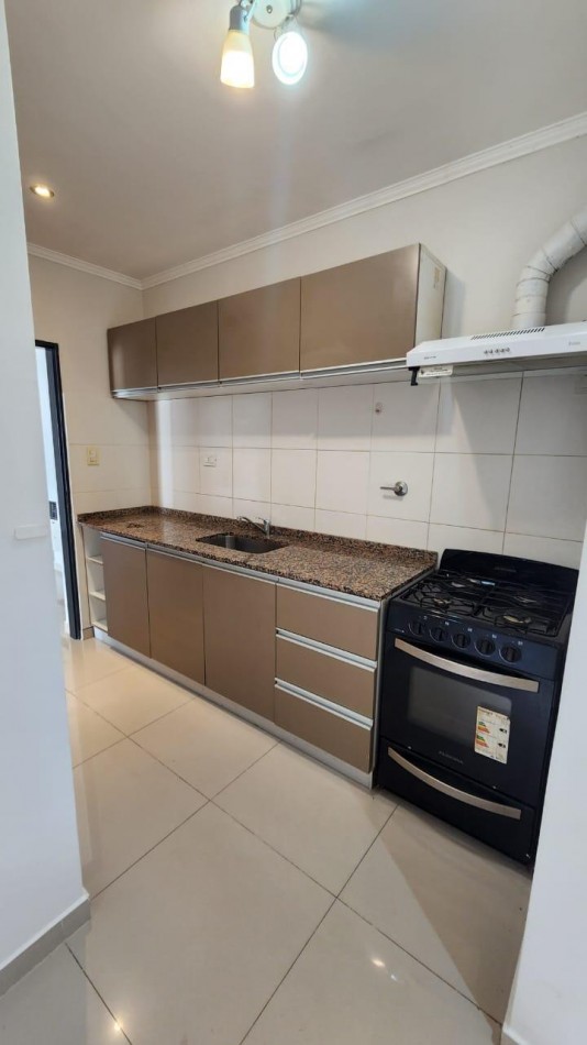 SE VENDE SEMI PISO EN ZONA PARQUE