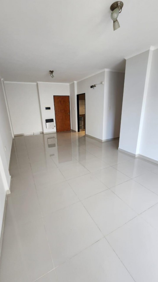 SE VENDE SEMI PISO EN ZONA PARQUE
