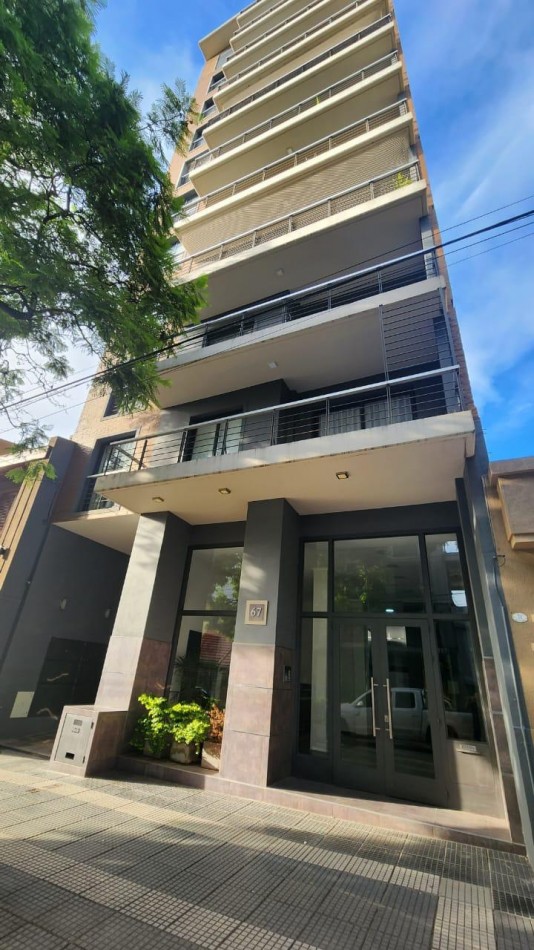 SE VENDE SEMI PISO EN ZONA PARQUE