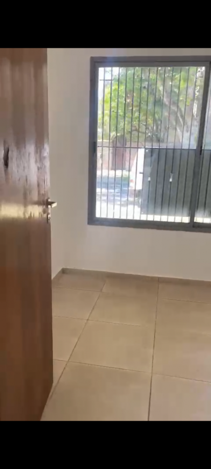 SE VENDE SEMI PISO EN ZONA PARQUE