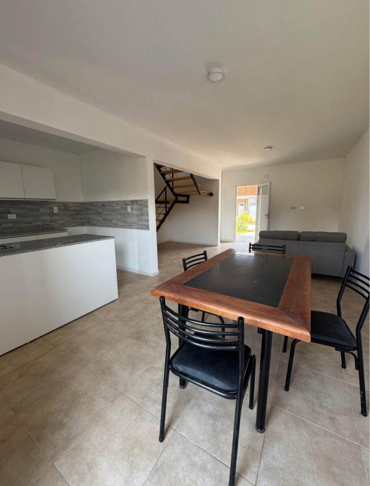 SE VENDE DUPLEX A ESTRENAR 