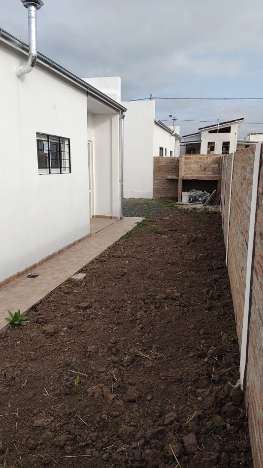 SE VENDE MODERNA CASA EN ALTOS DEL PARACAO - SE ESCUCHAN OFERTAS