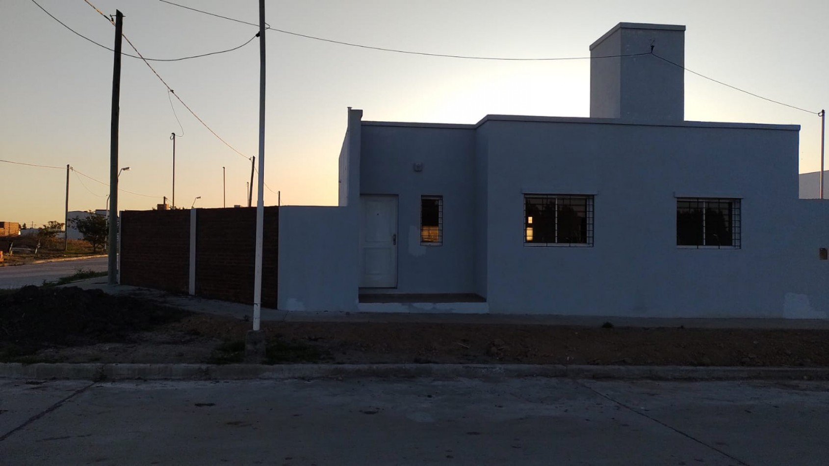 SE VENDE MODERNA CASA EN ALTOS DEL PARACAO - SE ESCUCHAN OFERTAS