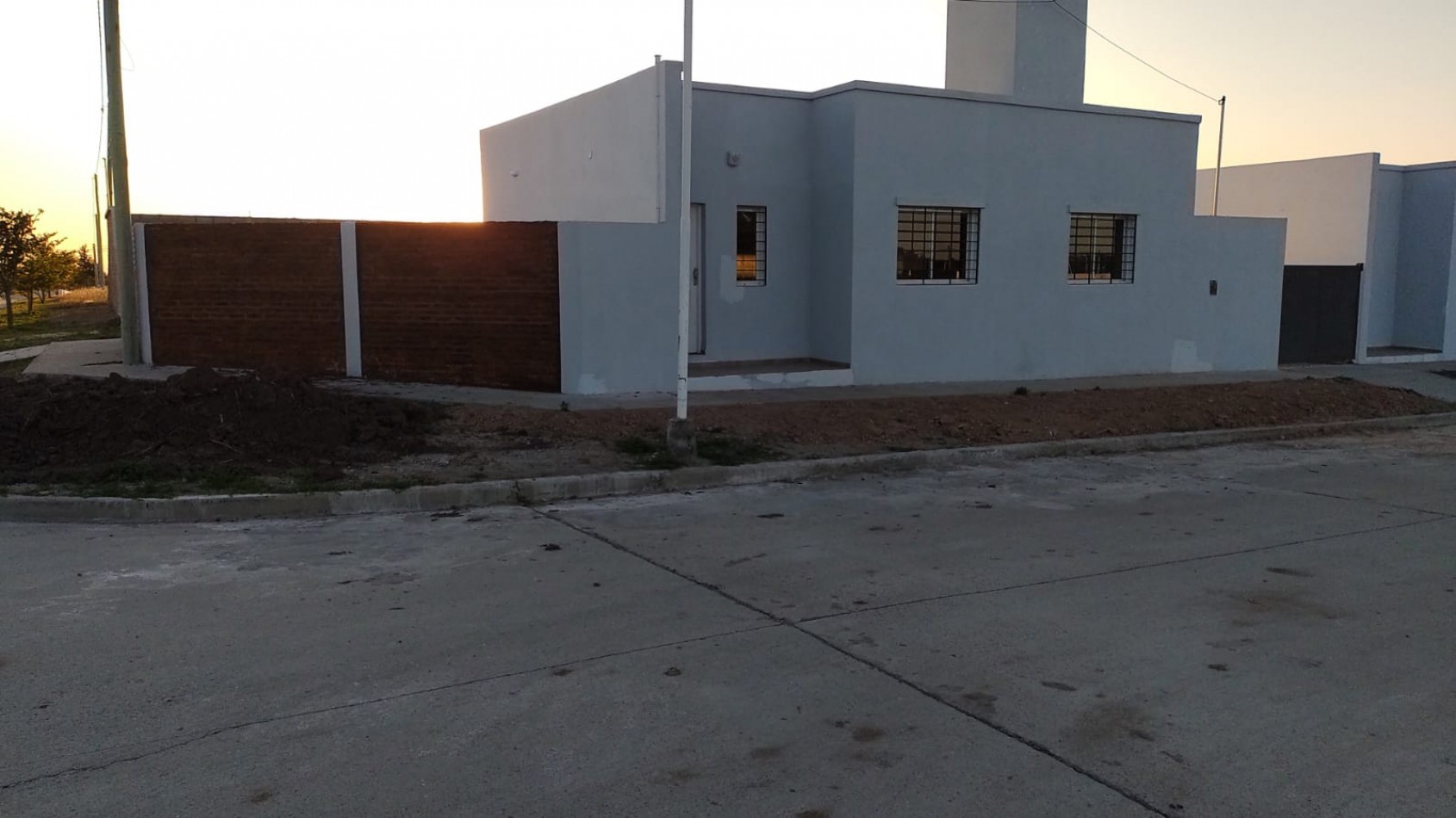 SE VENDE MODERNA CASA EN ALTOS DEL PARACAO - SE ESCUCHAN OFERTAS