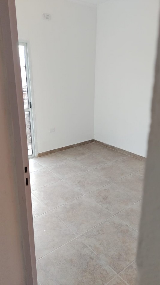 SE VENDE MODERNA CASA EN ALTOS DEL PARACAO - SE ESCUCHAN OFERTAS