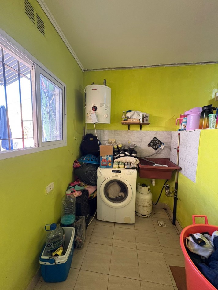 SE VENDE CASA DE DOS DORMITORIOS EN ORO VERDE - SE ESCUCHAN PROPUESTAS