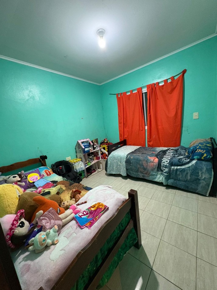 SE VENDE CASA DE DOS DORMITORIOS EN ORO VERDE - SE ESCUCHAN PROPUESTAS