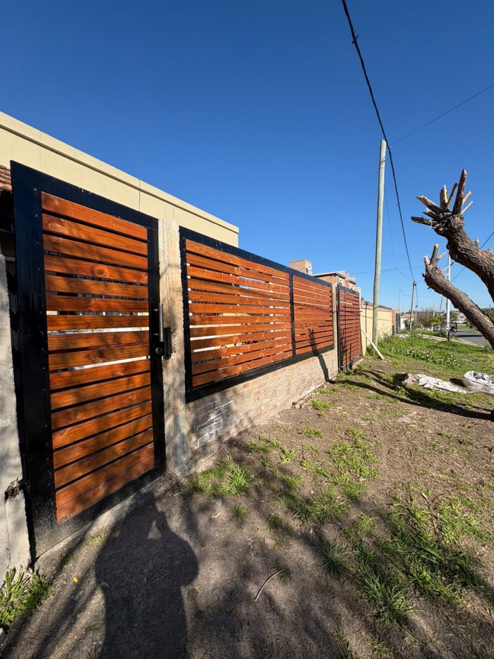 SE VENDE CASA DE DOS DORMITORIOS EN ORO VERDE - SE ESCUCHAN PROPUESTAS