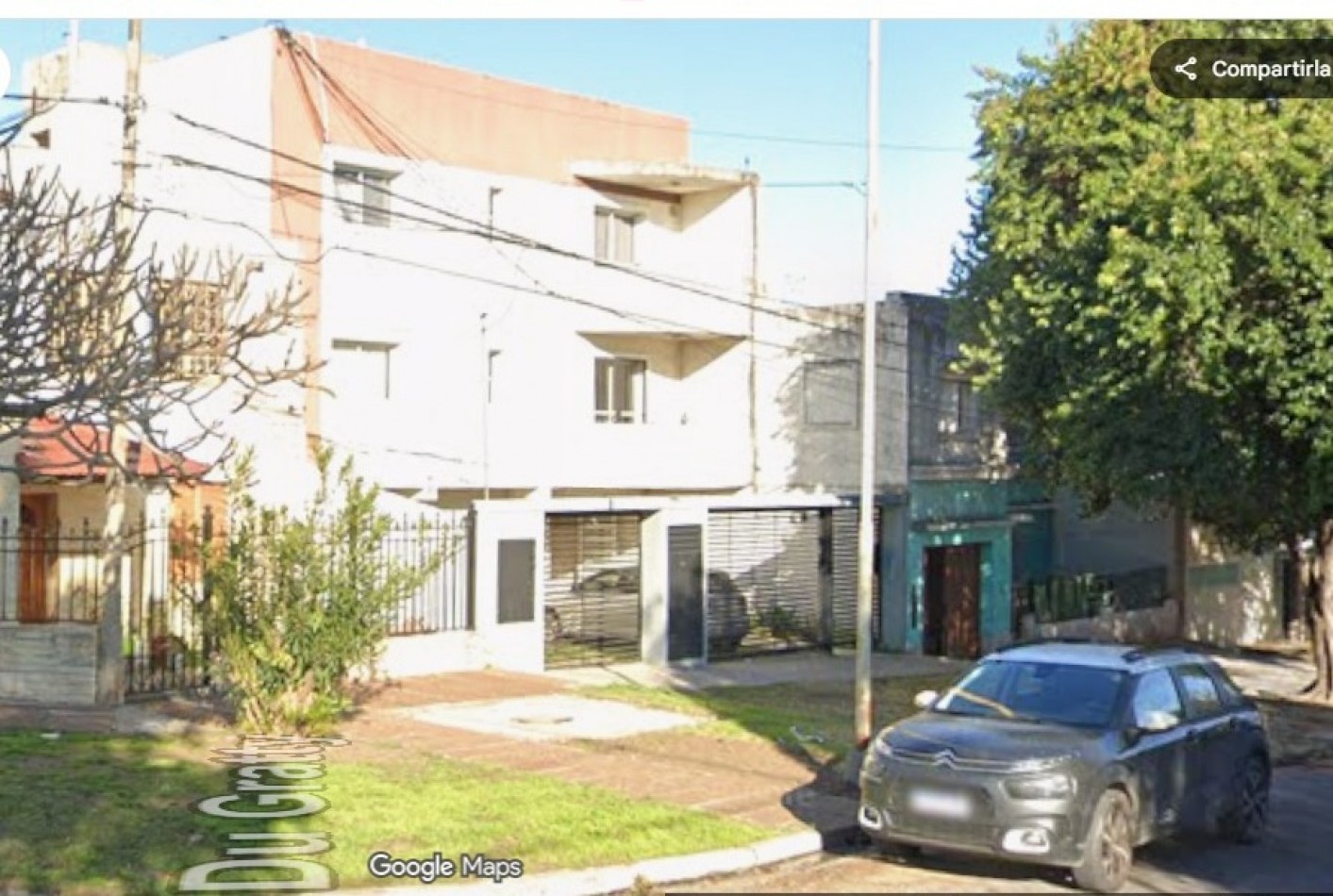 SE VENDE COCHERA 