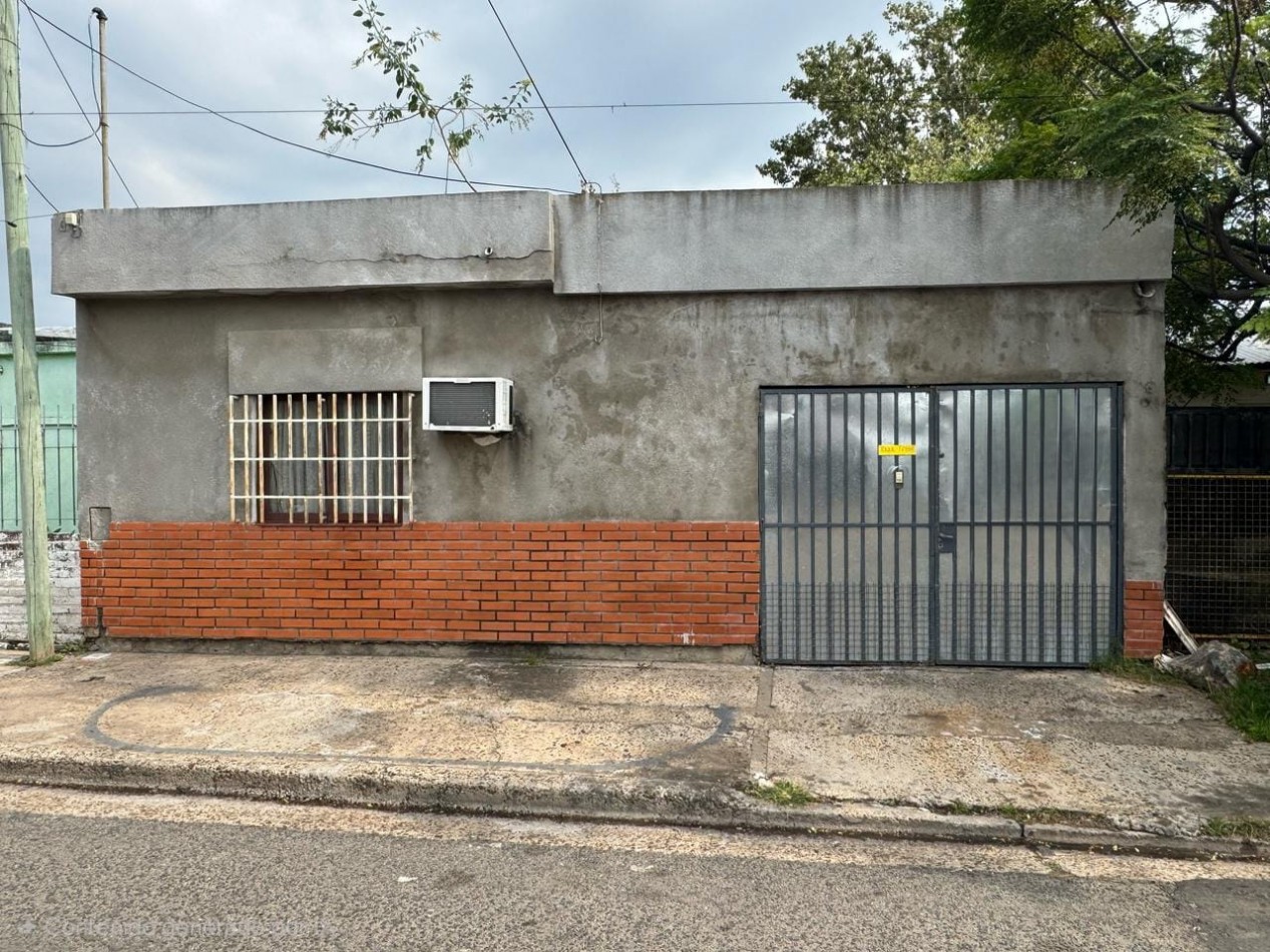 SE VENDE CASA A RECICLAR