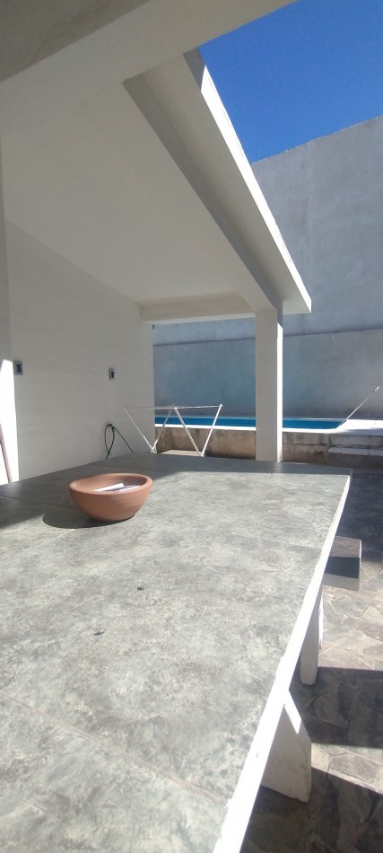 CASA EN VENTA CON PILETA EN LA PICADA, APTA CREDITO Y PERMUTA
