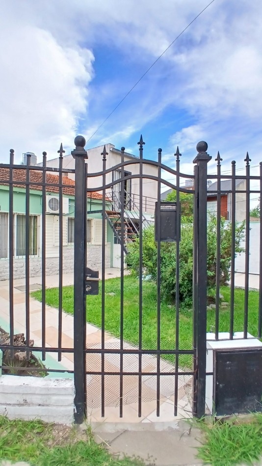 SE VENDE CASA CON DEPARTAMENTO INDEPENDIENTE EN PARANA