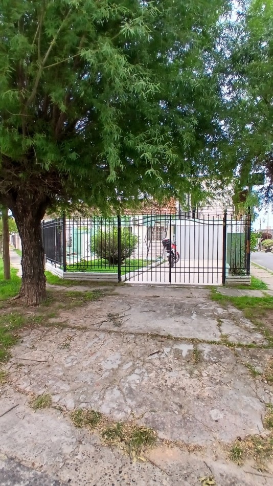 SE VENDE CASA CON DEPARTAMENTO INDEPENDIENTE EN PARANA