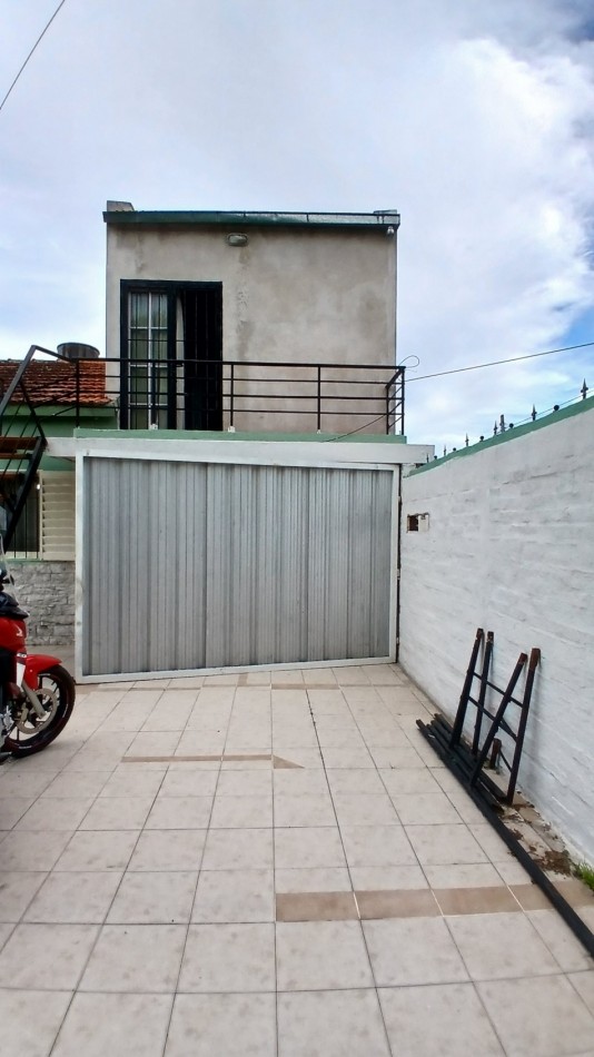 SE VENDE CASA CON DEPARTAMENTO INDEPENDIENTE EN PARANA