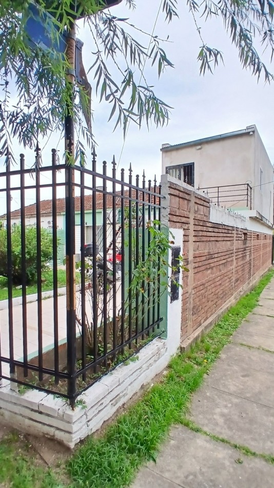 SE VENDE CASA CON DEPARTAMENTO INDEPENDIENTE EN PARANA