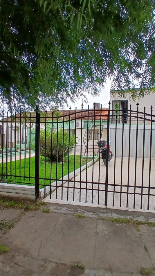 SE VENDE CASA CON DEPARTAMENTO INDEPENDIENTE EN PARANA