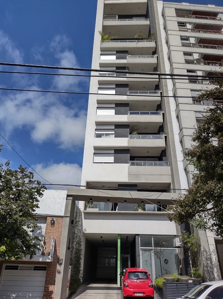VENDO DEPARTAMENTO DE DOS PISOS, ZONA PEATONAL PARANA