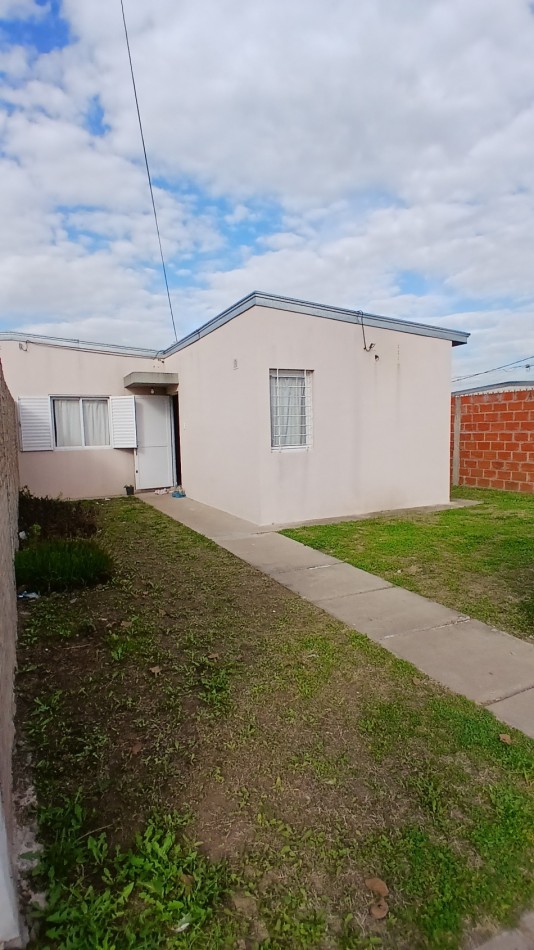 SE VENDE CASA DE DOS DORMITORIOS APTA CREDITO