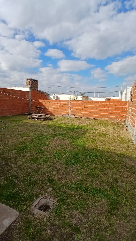 SE VENDE CASA DE DOS DORMITORIOS APTA CREDITO