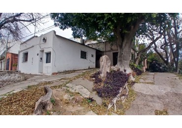 OPORTUNIDAD PARA RENTA, REMODELACION O DESARROLLO TRES CONSTRUCCIONES 