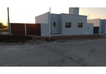 SE VENDE MODERNA CASA EN ALTOS DEL PARACAO - SE ESCUCHAN OFERTAS