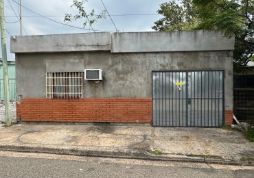 SE VENDE CASA A RECICLAR